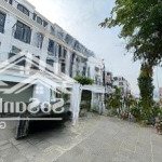 Bán nhà mặt phố trung tâm thành phố hòa bình, 108m2 sổ đỏ, vỉa hè 12m giá 9 tỷ, lh: 0915.689.866