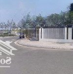 Chính chủ cần bán lô đất sát cổng gần đường quốc lộ 3, cạnh trường mầm non quốc tế. sẵn sổ đỏ.