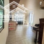Cho thuê nhà mặt tiền 300m2 trường thọ, thủ đức