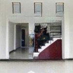 Cho thuê nhà phố nguyên căn kdc hoàng quốc việt