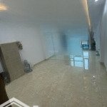(siêu tài chính) nhà cho thuê văn phòng sàn 50m2. có đồ liền tường camera thang máy. wc. giá 6tr/th