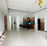 Cho thuê 3 ngủ gần full đồ tòa usilk 102, 116m, giá 11 triệu vào luôn