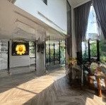 Cho thuê bt hoa sữa 340m2, hoàn thiện đẹp, đường thông thoáng, full nội thất, giá 55 triệu/tháng