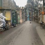 Anh bạn nhờ bán mảnh đất sổ đỏ tại đầu phố thanh am ngay công an phường đường to ô tô thông sát phố