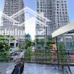 Cần bán gấp căn góc 3 ngủ, 2 vệ sinh, hướng hút gió, đầy đủ nội thất tại rose town giá 5.66 tỉ