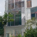 Nhà đất chính chủ,dân cư xung quanh thân thiện,an ninh tốt.tiện ích về mọi mặt,gần trường gần chợ.