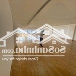 Tôi cần cho thuê nhà mp láng hạ, đống đa 120m, 7 tầng thang máy đủ điều hòa làm vp, ttnn giá 78tr