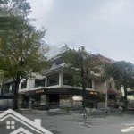 Mặt bằng kinh doanh phố tô hiệu lớn: dt 180m2 1 sàn, mặt tiền lô góc 14m, thông sàn, mọi mô hình