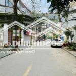 Bán nhà liền kề kđt văn phú - hà đông dt 100m - 4 tầng - mt 5m - giá 26.5 tỷ
liền kề rẻ nhất văn p