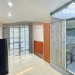 Căn hộ studio cửa sổ lớn - rộng rãi 30m2 - ngay sát bên chợ hồ thị kỷ