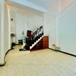 Bán nhà phân lô hoàng cầu. dt 42m2*5 tầng. mt 4,5m. h: đb. ô tô vào nhà. kd các lĩnh vực. 16,8 tỷ