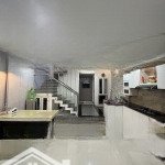 Bán gấp đi nước ngoài phạm đình hổ đứng trước nhà là thấy biển. mặt đường 7 mét trung tâm của quận