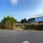 Lô góc 2 mt, sát rừng nguyên sinh. 20x45m tc 160m2