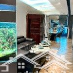 Căn hộ 2 phòng ngủ 2 vệ sinh golden palm 82m2, nhà mới đẹp, ban công đông nam, tầng đẹp, đầy đủ đồ
