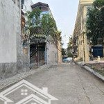 Nhà kiêu kỵ,gia lâm,phân lô cán bộ, trường học các cấp xung quanh,gần chợ, ô tô tránh thông tứ tung