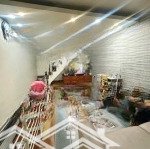 Nhà âu cơ, vị trí đẹp, thông thoáng, ngay sát phố. 32m2 x 5 tầng