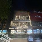 Cho thuê nhà mặt phố láng hạ . diện tích 115m x 7 tầng, mặt tiền 6m. vỉa hè rộng, đoạn đẹp nhất phố