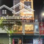 Hot! hot! cho thuê nhà mặt phố chùa láng. diện tích 70m2 x 6 tầng. mặt tiền lô góc chính 8m