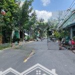 Bán cặp nhà vị trí đẹp mặt tiền lê sao , 8mx19m, cấp 4- , giá 20 tỷ, p.phú thạnh, q.tân phú