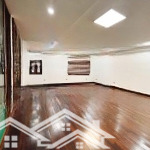 Cho thuê biệt thự đơn lập 3 mặt thoáng khu bán đảo linh đàm. dt 280m2 xd 150m2 x 4t, mt 12m. 35 tr