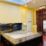 Bán gấp mặt hồ chùa láng. dt 75m2. nhà xây 6 tầng thang máy. nhà 1 mặt hồ, 1 mặt ngõ to 6m đằng sau