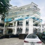 Cho thuê mặt bằng kinh doanh phố duy tân dt 120m2, mặt tiền 11m, giá thuê 52tr. mọi mô hình