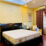 Bán gấp mặt hồ chùa láng.dt:75m2.nhà xây 6 tầng thang máy.nhà 1 mặt hồ,1 mặt ngõ to 6m đằng sau.