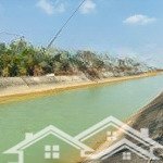Vip !! lô đất đẹp đường oto ngay bàu công, mặt tiền kênh lớn ngay cổng vinhomes hậu nghĩa