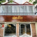 Cho thuê nhà mt đường nguyễn văn hưởng, quận 2, diện tích 8 x 25m, kết cấu trệt, giá 90 triệu