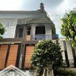 Bán biệt thự sân vườn hiếm đường bùi đình tuý bình thạnh 8x16m hầm 3 tầng 5 phòng master siêu đẹp