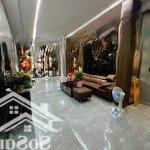 Cần bán nhà hxh 8m lạc long quân, (4.5x11m), 3 tầng nhà mới full nội thất ở liền giá: 8.8 tỷ tl
