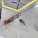 Bán gấp nhà lĩnh nam siêu đẹp giá 7.495 tỷ, vài bước chân ra phố