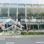 Cho thuê 1 cặp 2 căn thông nhau, 1.000 sử dụng, thang máy, máy lạnh đầy đủ, 250 triệu, 2 mặt tiền