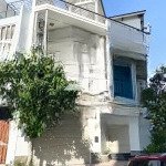 Villa căn góc gần trần lựu trệt 2 lầu , sân thượng 4 phòng lớn giá thuê 35 triệu