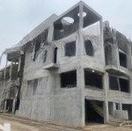 Bán đất có nhà xây thô ở thị trấn xuân mai