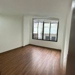 Bán nhà nhân chính, diện tích rộng, vài bước chân ra phố lớn, 20m ô tô dừng đỗ, tiện ích đủ đầy.