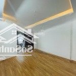 Bán nhà phố tân mai, 4,55 tỷ, 24 m2, 3pn, 5 tầng, ngõ thông gần phố