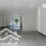 Tầng trệt 7x22m tại vạn phúc city, sẵn vách kính, thoáng mát, máy lạnh, hầm để xe. giá rẻ 16 tr/th