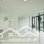 Văn phòng vạn phúc 7x12m sàn, sàn trống sẵn vách kính, có thang máy máy lạnh, hầm xe. giá chỉ 11 tr