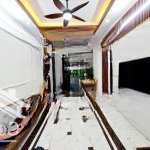 Hàng độc, nguyễn chí thanh ô tô đỗ cửa, giá cực hấp dẫn, 4 nhà ra mặt phố, 32m2*6t