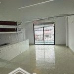 Cầu giấy - gần 40m 6t thang máy - ô tô con đỗ cửa - thông sàn 4 ngủ nhà đẹp sẵn - sổ đỏ vuông đẹp