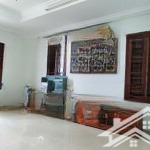 Cho thuê căn hộ 2 ngủ 1 wc, full đồ, 100m2, 554 nguyễn văn cừ, thang máy, ôtô đỗ cửa 8 tr/th