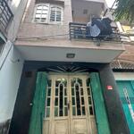 Nhà kiên cố, chỗ đậu ô tô, gần sacombank lạc long quân, 4.2 tỷ