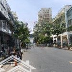 Bán nhà phố khu hưng phước phú mỹ hưng,quận 7,nhà có thang máy ,sát khu sky garden .giá :30 tỷ ,sh