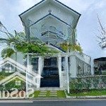 Cần bán gấp biệt thự thanh liên tại vườn vua resort, dt 322,5m2 full nội thất. lh 0983975882