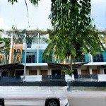 Cần bán gấp cắt lỗ nhà 3 tầng sun casa central 2 tỷ 9 rẻ nhất khu, ngay kcn vsip ii