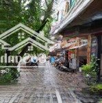 Bán nhà mặt phố lạc long quân, tây hồ: 280m2, mặt tiền 8,2m, giá 135 tỷ. mảnh đất cực đẹp