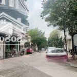 Bán nhà tt cầu giấy, 60m2, mt 5,5m, 4 tầng thông sàn, ôtô vào nhà, lô góc 2 thoáng, 3 ôtô tránh