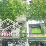 Mặt tiền đối diện zumwhere đông du - số 35 đông du, quận 1..!!!