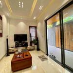 Bán gấp nhà đẹp 2 mặt kiệt ô tô núi thành, gần quảng trường - diện tích 56m2 ngang 5.5m